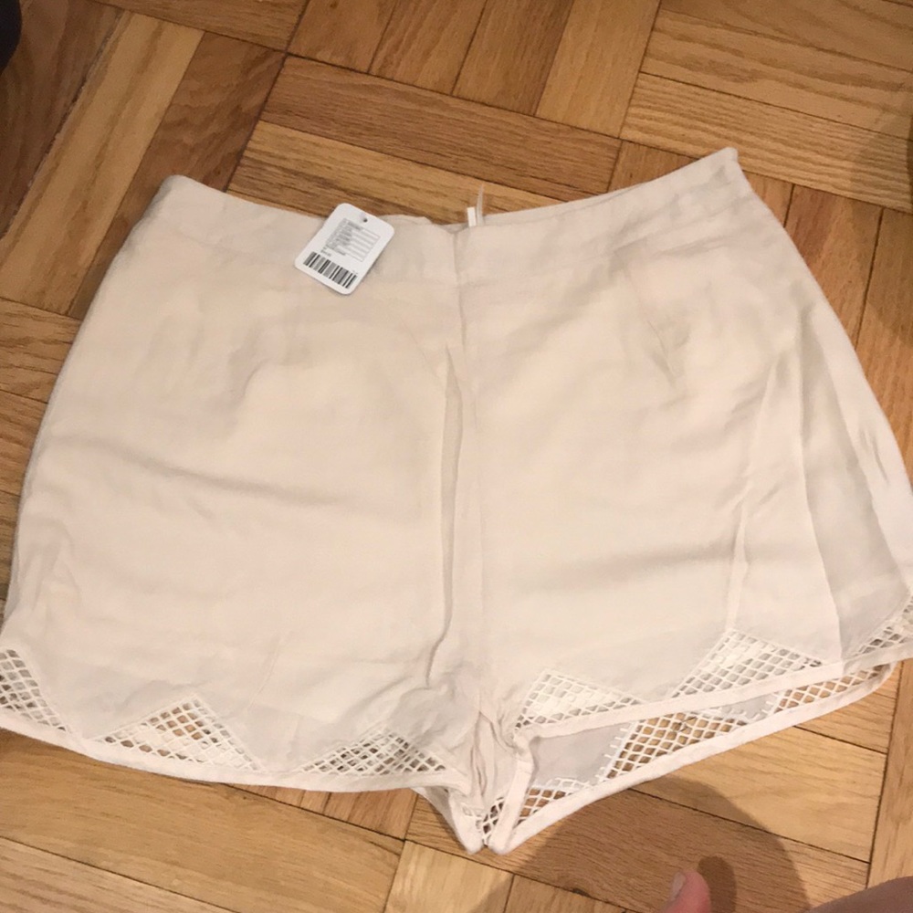 BRAND NEW Kimchi Blue Size M Fabric Shorts